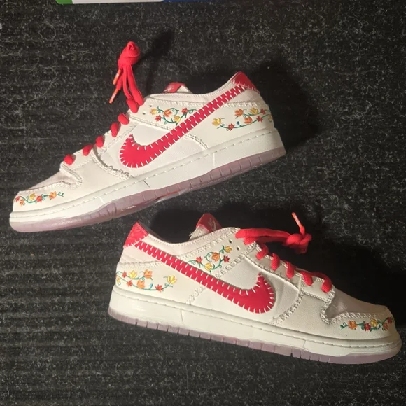 New Nike SB Dunk Low Decon N7 Opti Yellow/University Red Size 12M - Picture 7 of 8